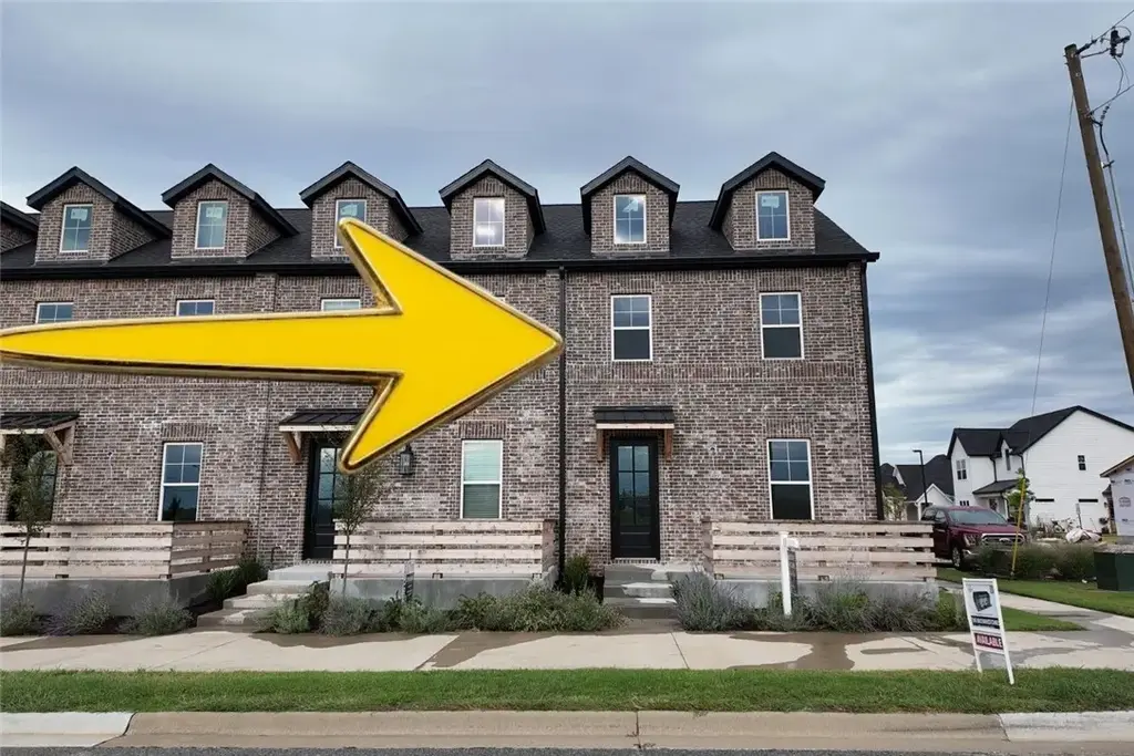 5912 S Bellview Road, Rogers