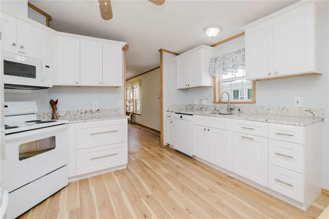 21 Nightingale Ln, Tiverton