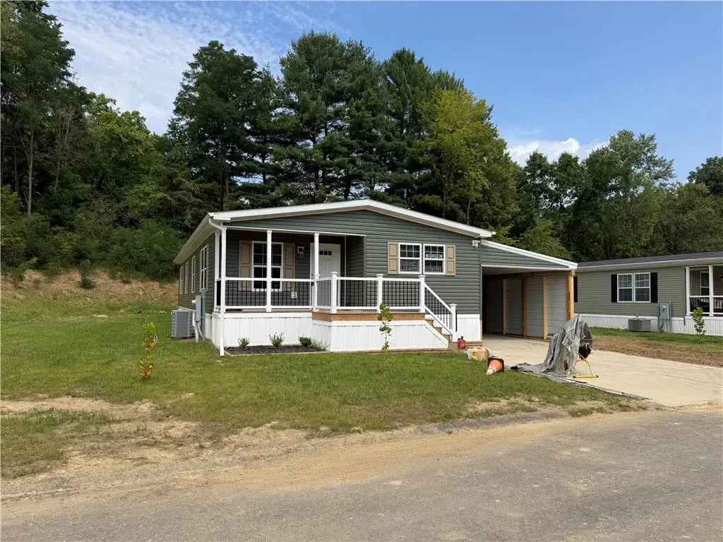235 Sunnyhill, Adams