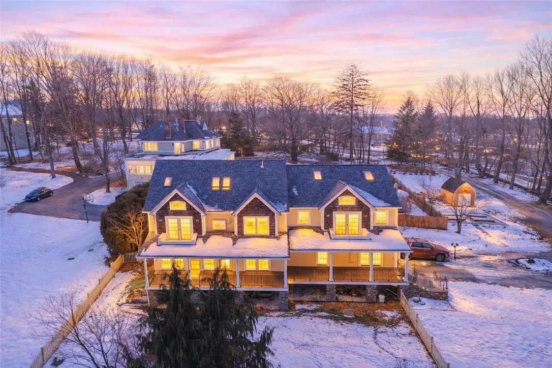 2269 East Main Rd, Portsmouth