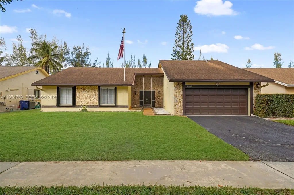 8507 Nw 54th Ct, Lauderhill