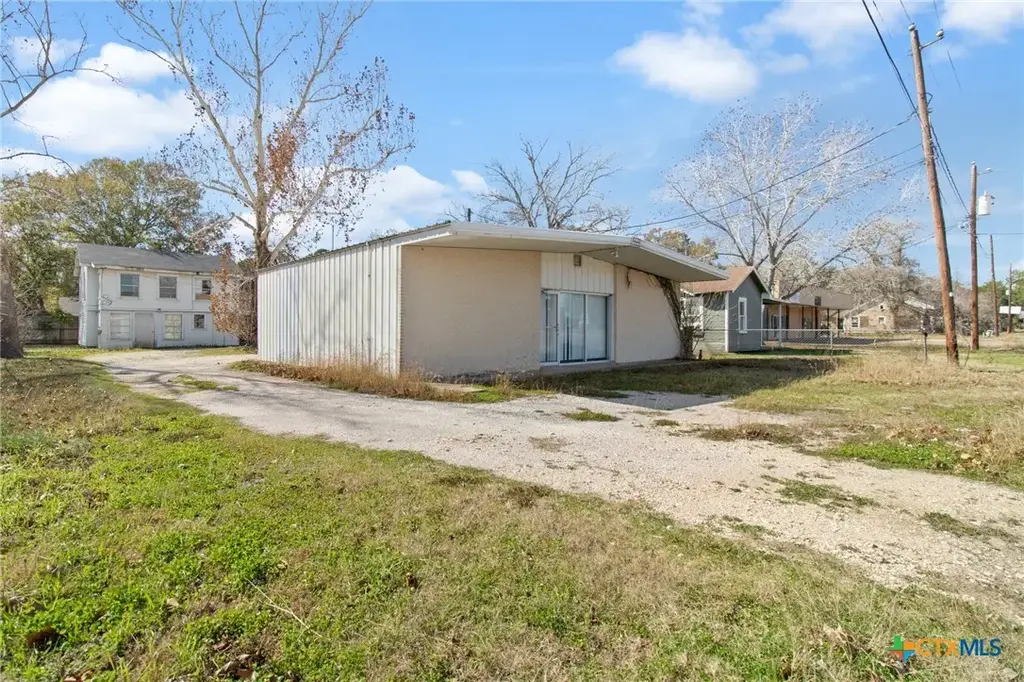 625 S Wells, Edna