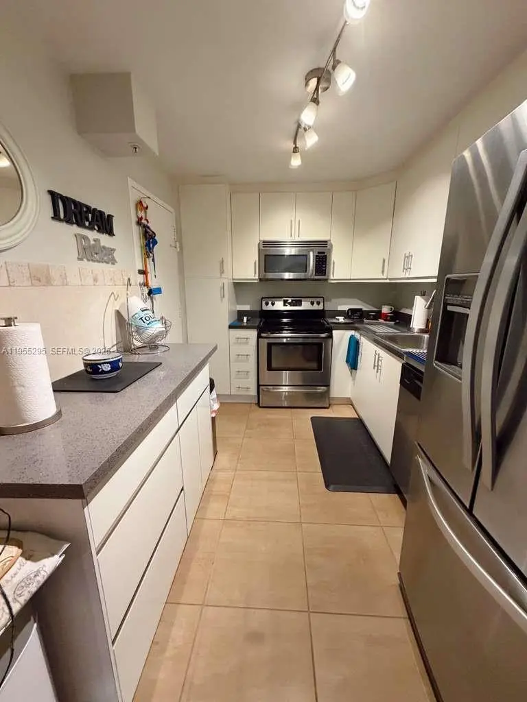 Photo of Listing #A11955295