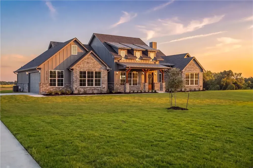 10709 Little Farm Road, College Station