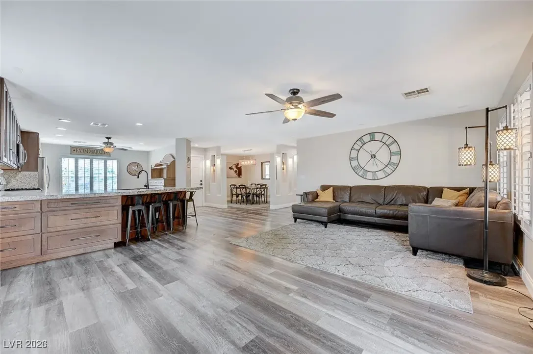 Photo of Listing #2751896