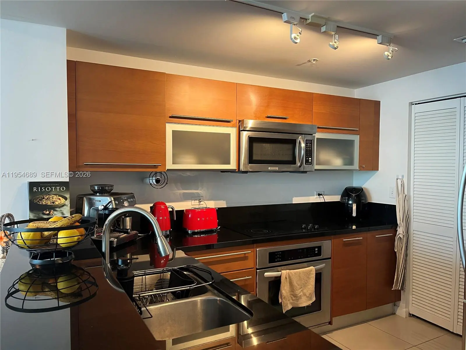 Photo of Listing #A11954689