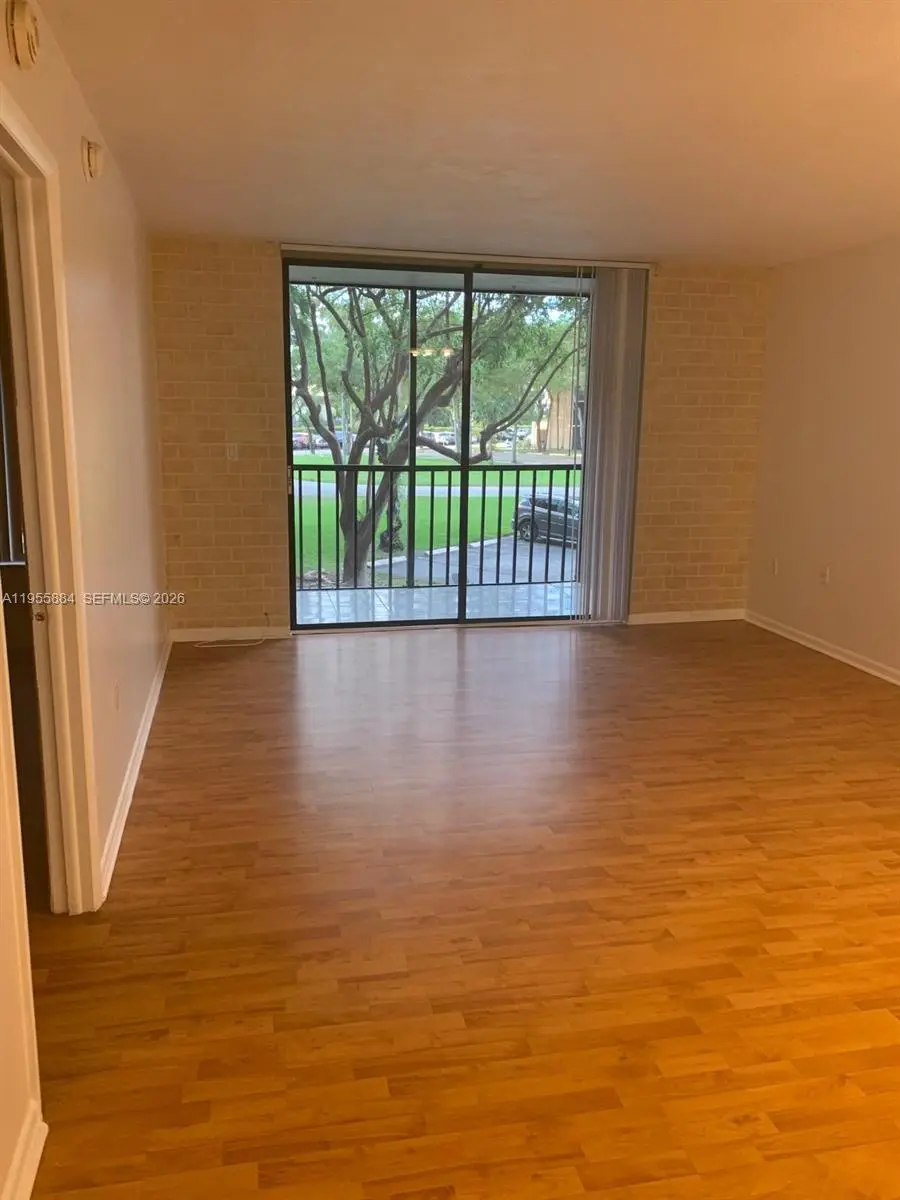 Photo of Listing #A11955884