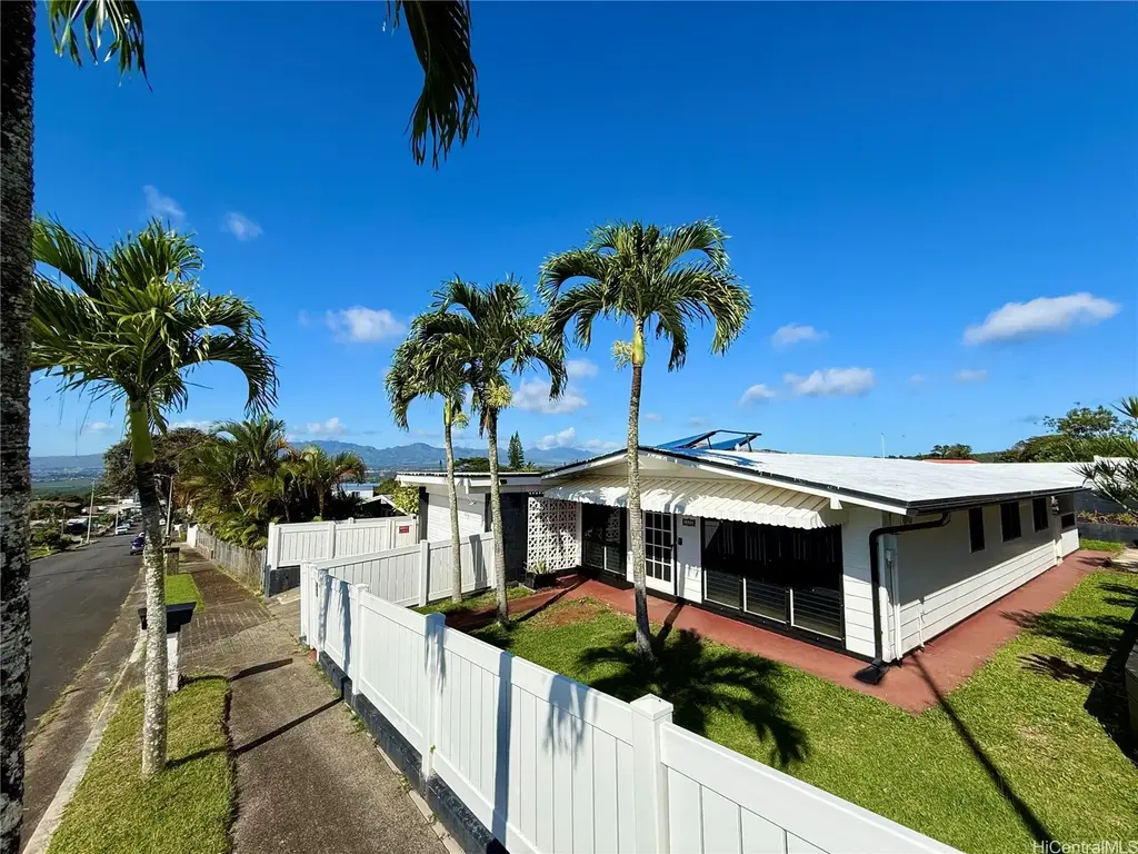 2422 Anihinihi Street, Pearl City
