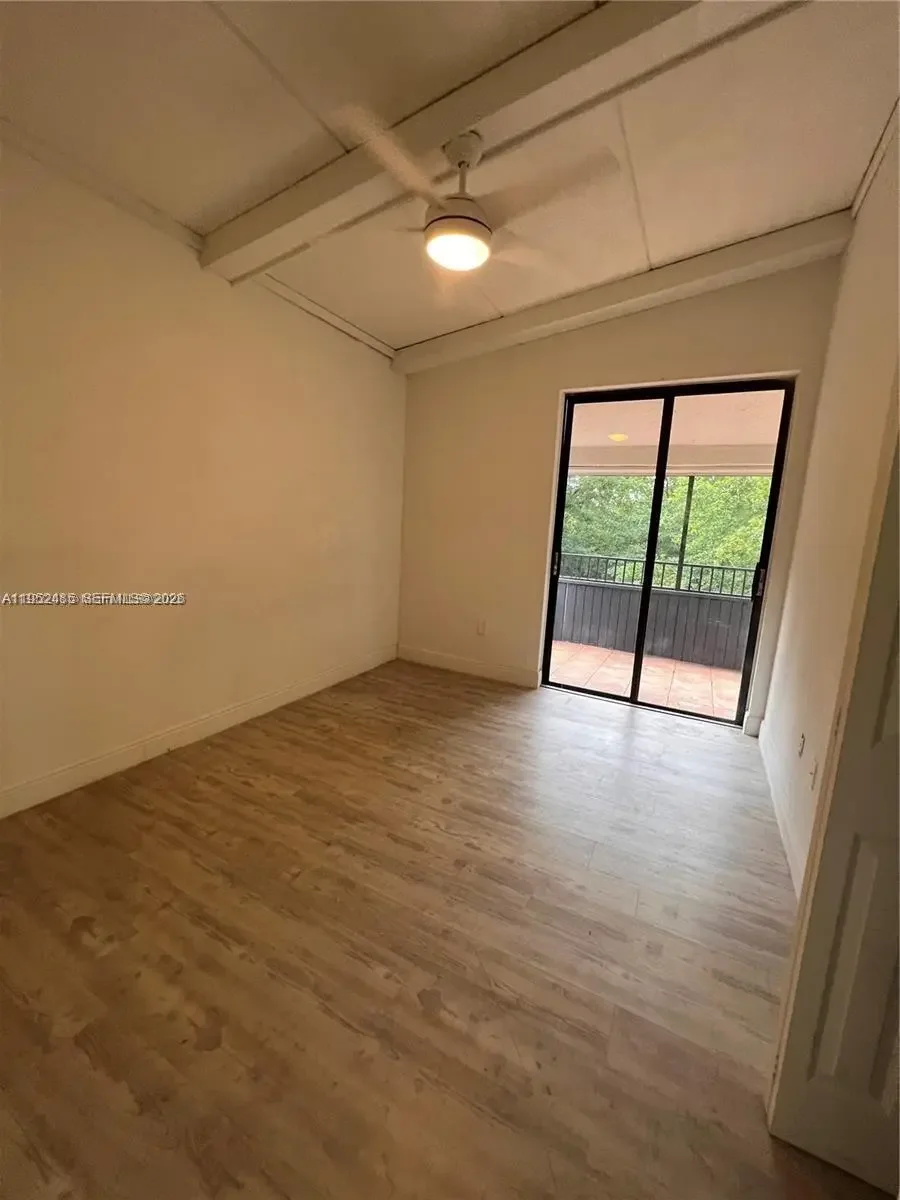 Photo of Listing #A11952485