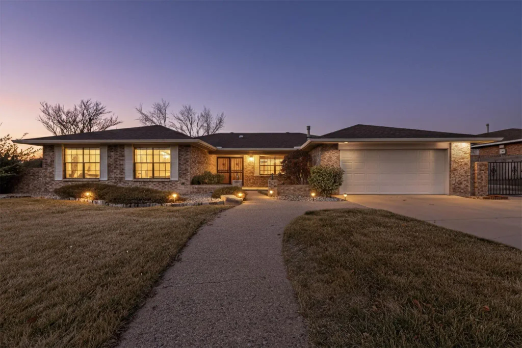 9325 Layton Loop Ne, Albuquerque
