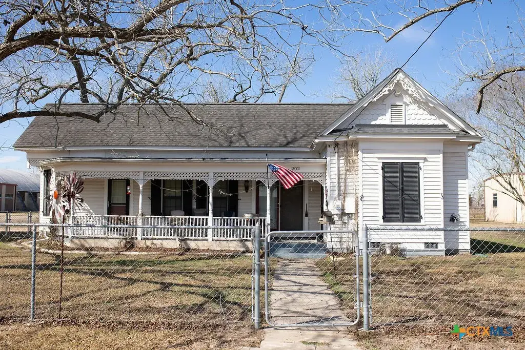 202 E 4th St., Nordheim