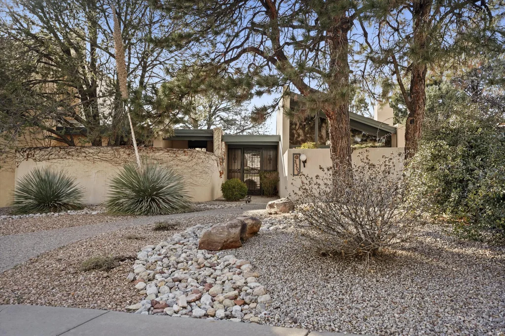 3303 La Sala Del Este Ne, Albuquerque