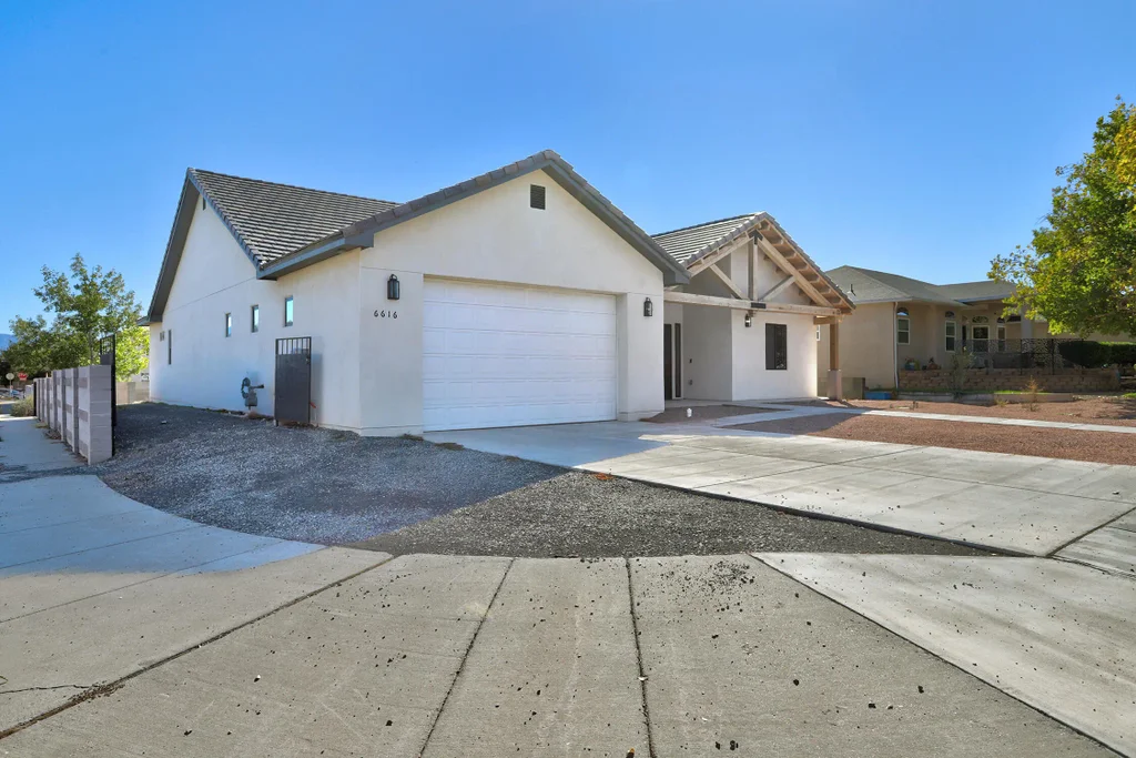 6616 Meadow Lake Place Nw, Albuquerque