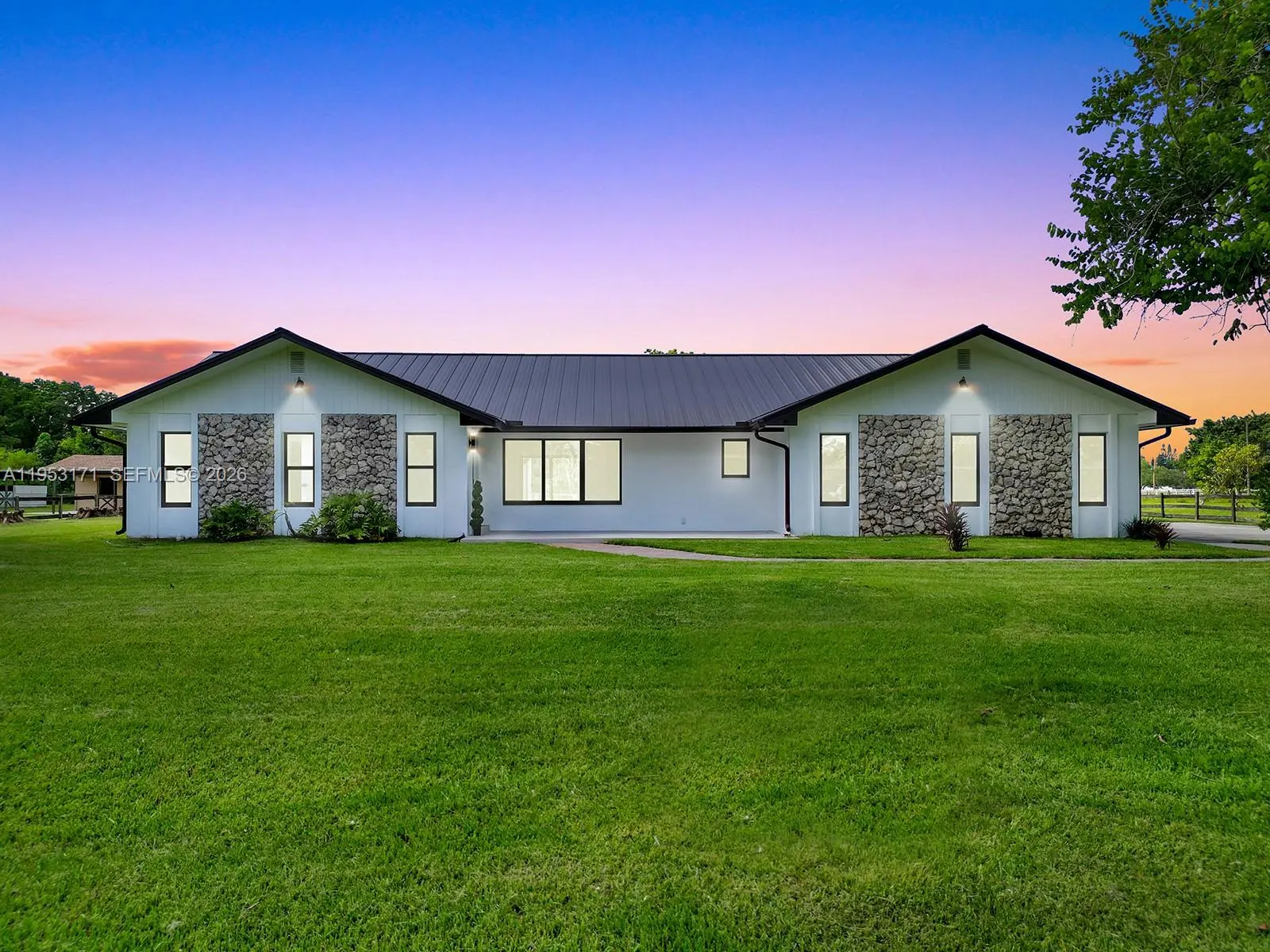 Photo of Listing #A11953171