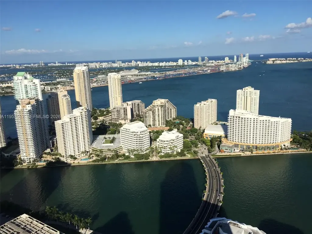 520 Brickell Key Dr O303, Miami