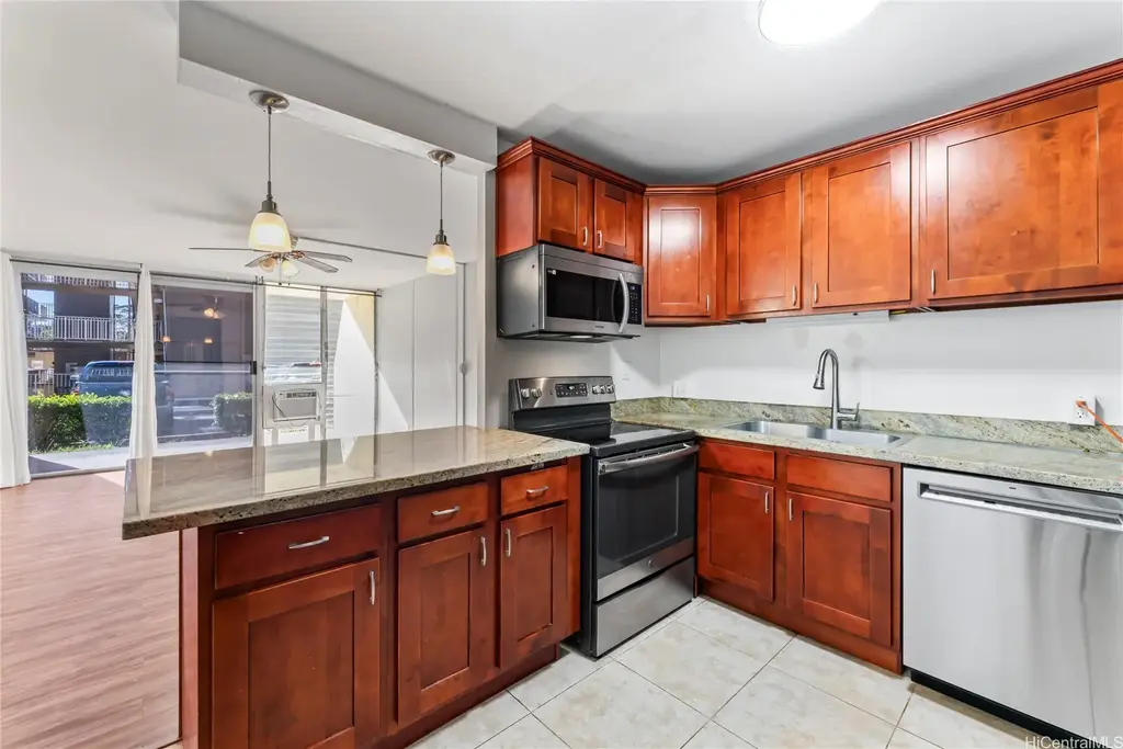 95-2057 Waikalani Place # C105, Mililani