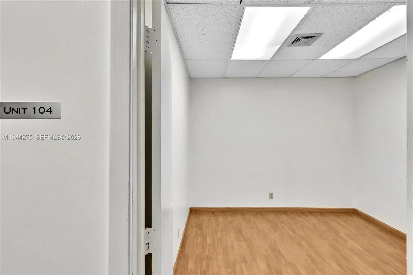 Photo of Listing #A11944275