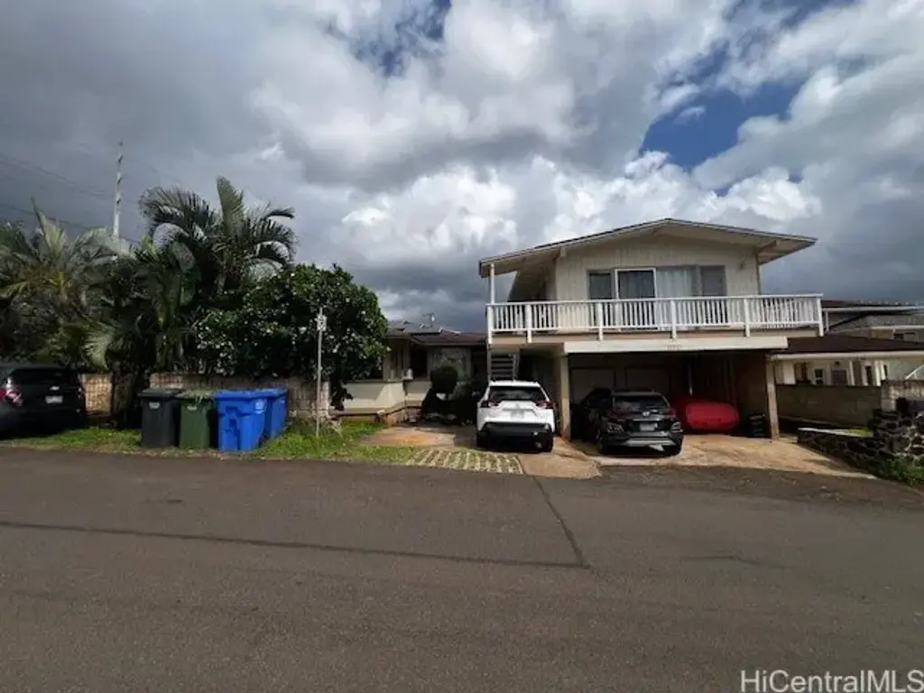 99-067 Nalopaka Place, Aiea