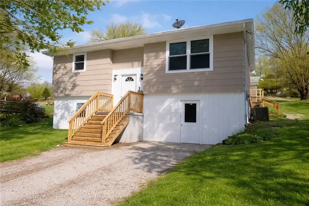 9 3rd Street , Ligonier