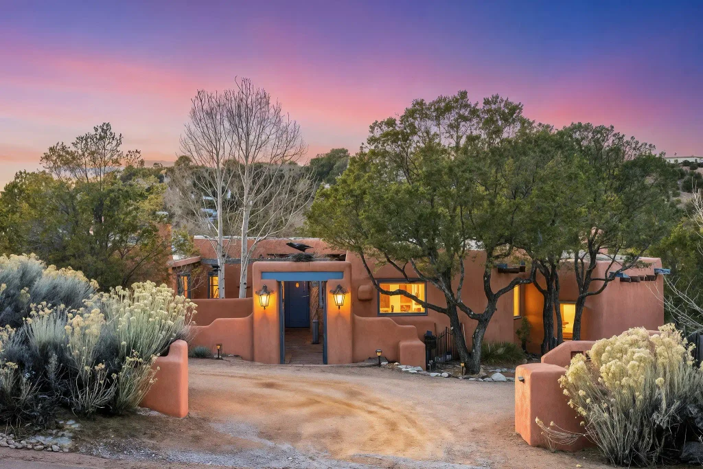 996 Paseo Del Sur, Santa Fe