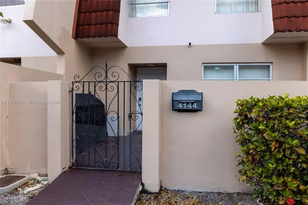 4144 Inverrary Dr 15g, Lauderhill