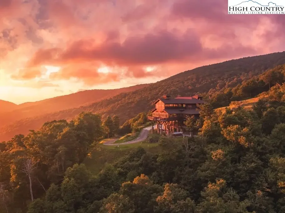 1600 Atria Lane, Newland