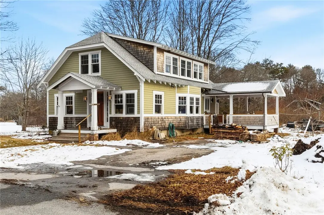 65 Columbia Heights Oval Cir, Charlestown