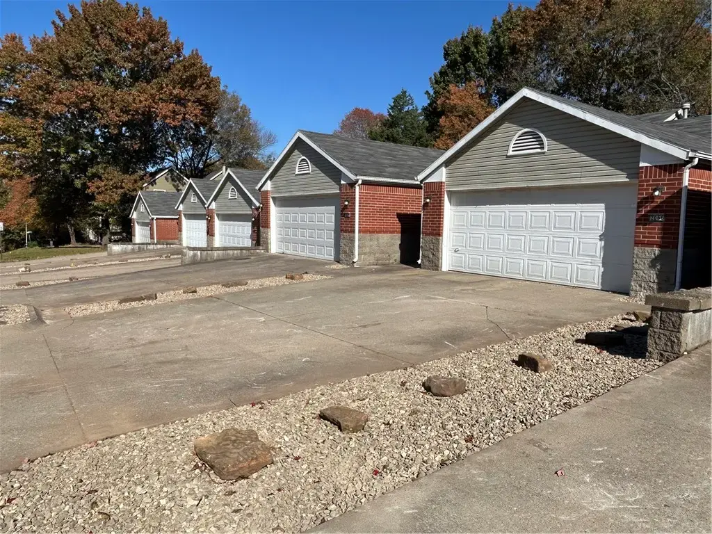 2072 N Kantz Lane, Fayetteville