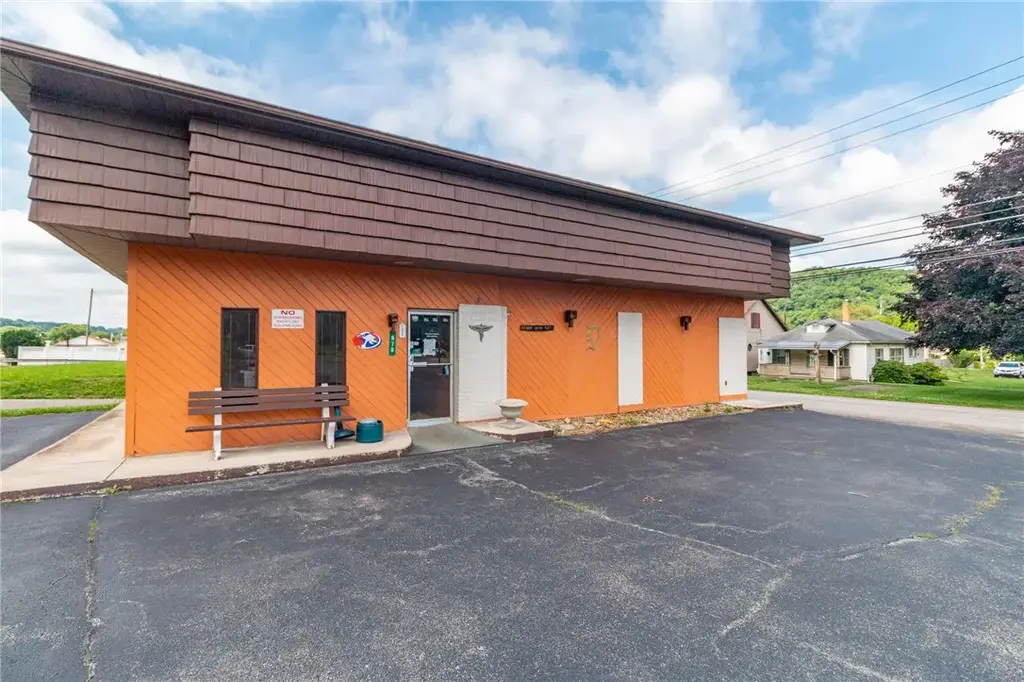 570 Hill Street , Manor
