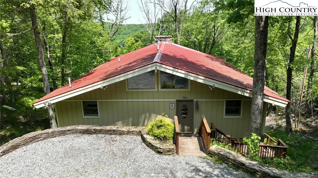216 Lake (+ 2 Lots) Road, Beech Mountain