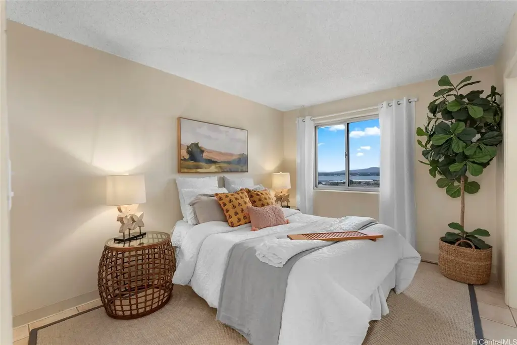 98-1038 Moanalua Road # 1502, Aiea