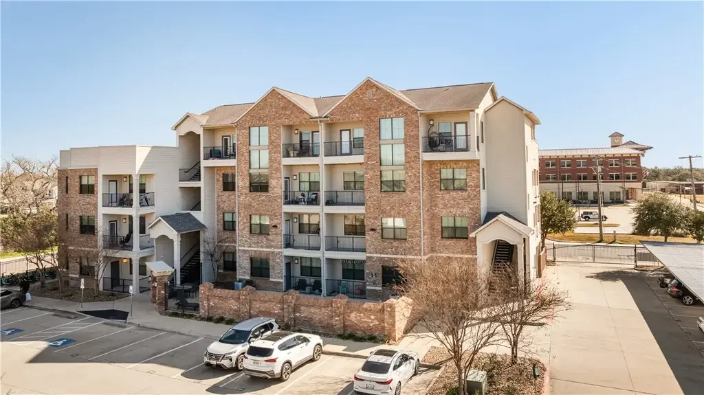1026 Foster Avenue 303, College Station