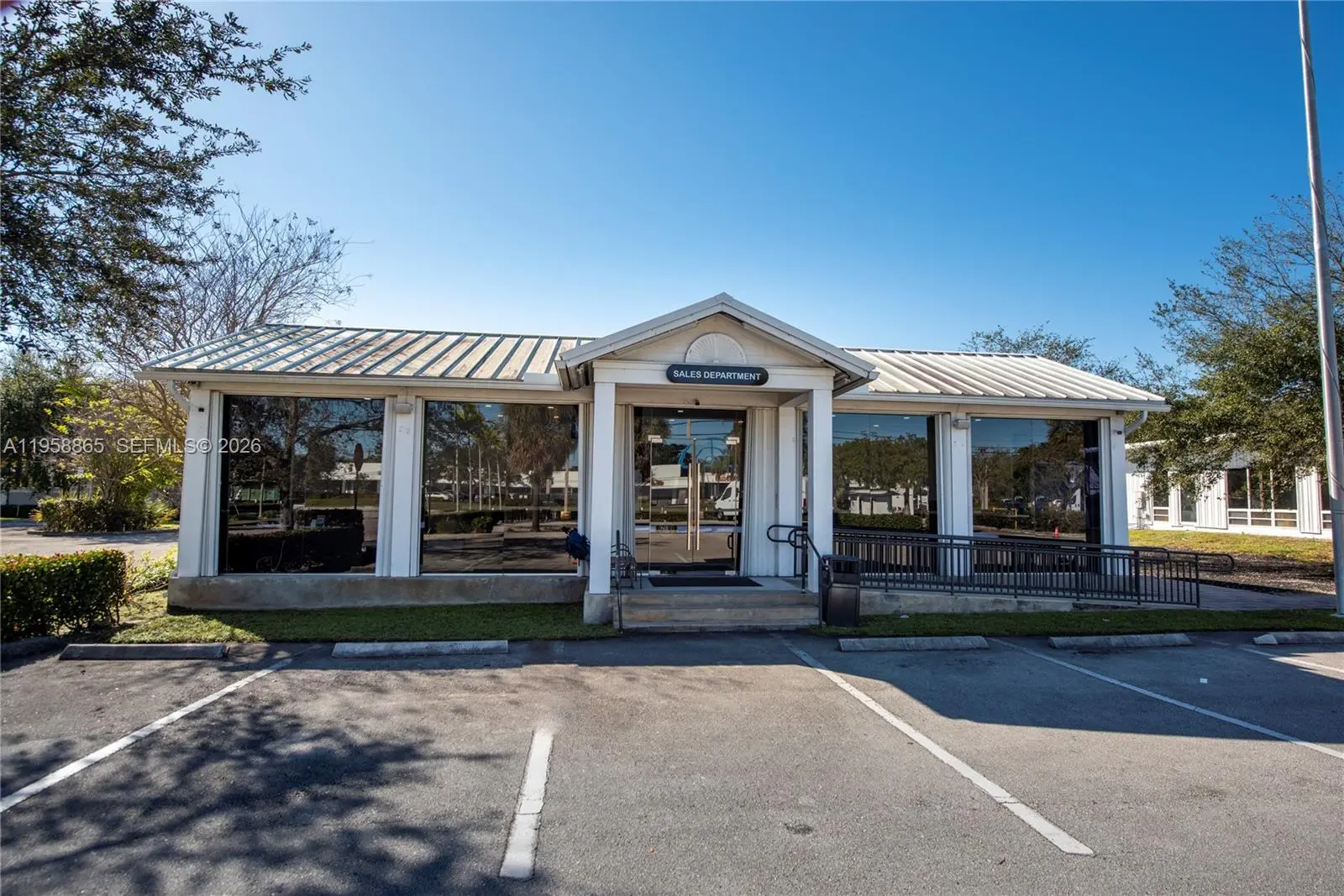 Photo of Listing #A11958865