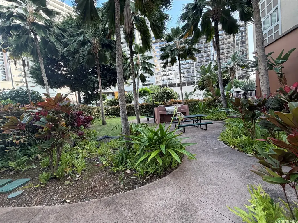 1820 Kaioo Drive # 207, Honolulu