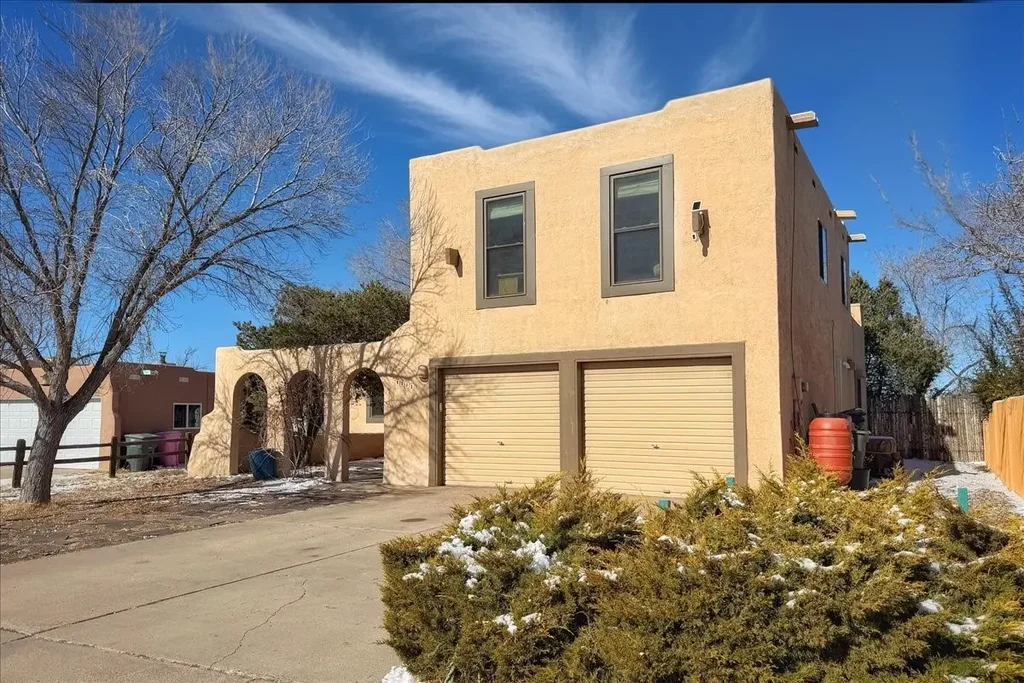 2353 Camino Pintores, Santa Fe