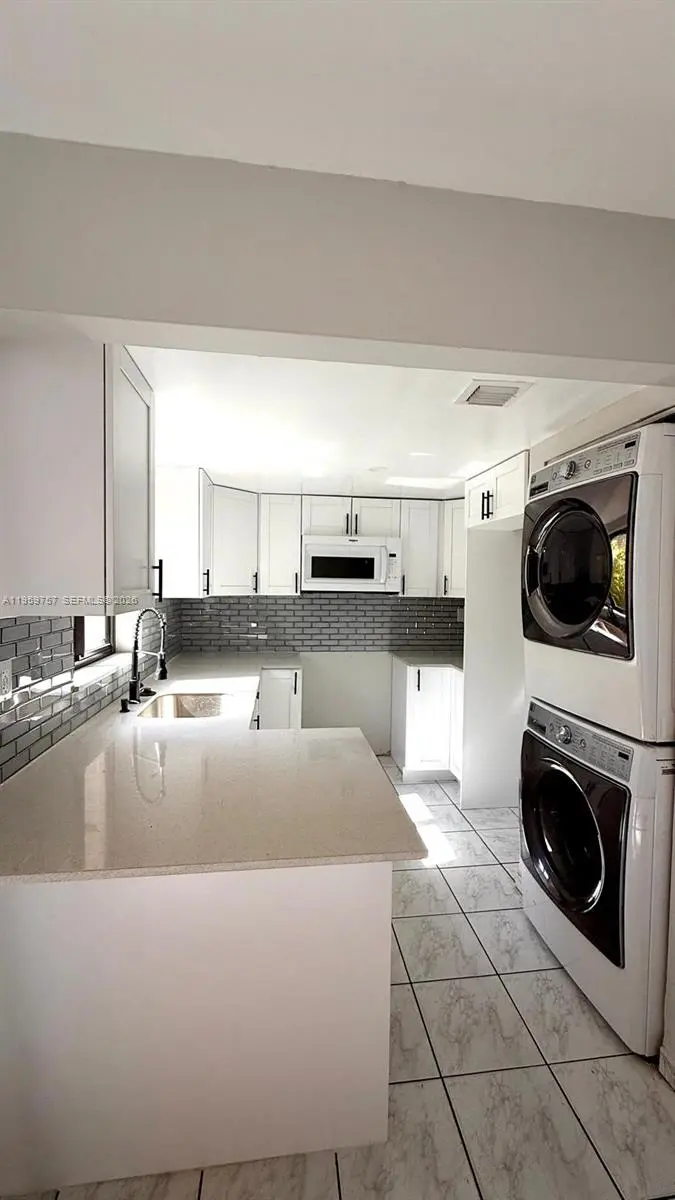 Photo of Listing #A11959757