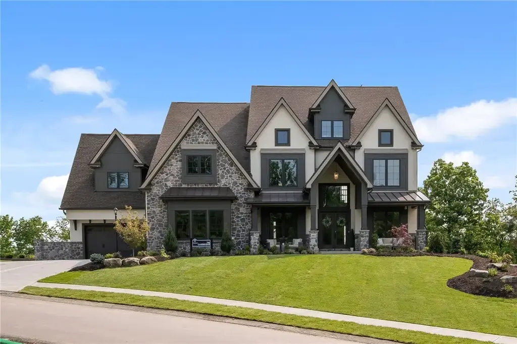 1002 Sonoma Drive, Marshall