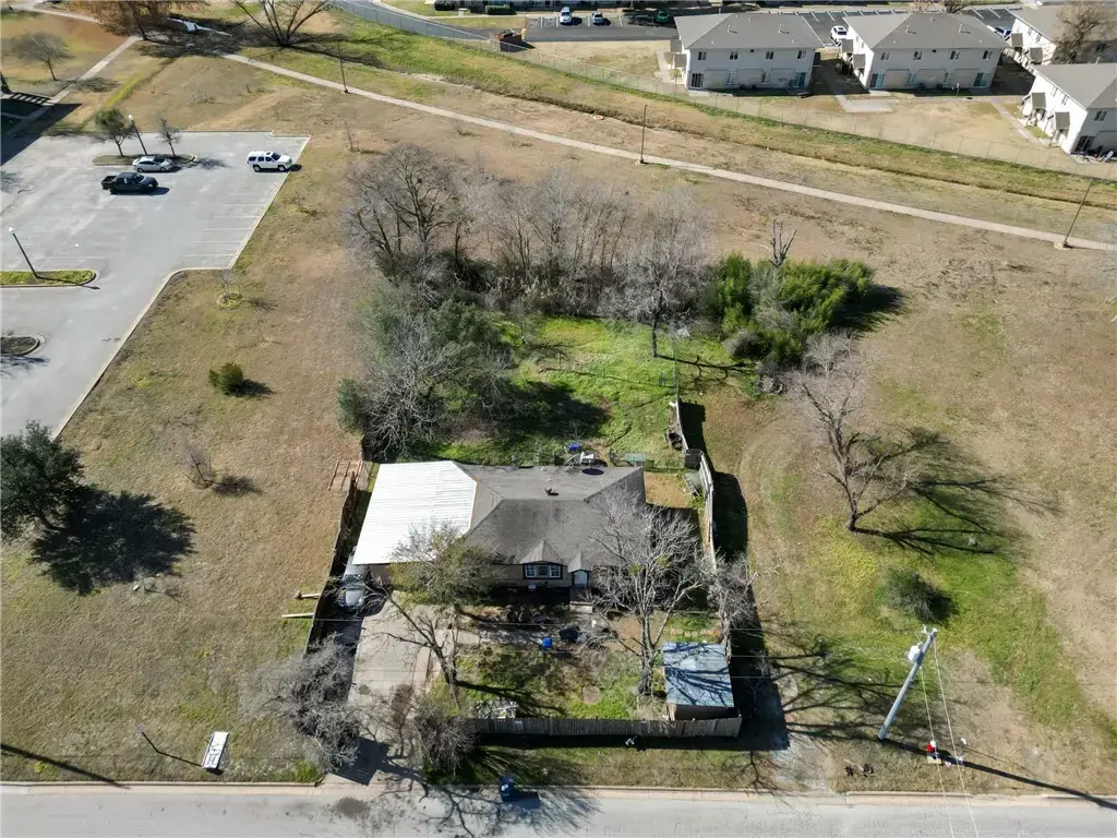 904 Eleanor Street, College Station