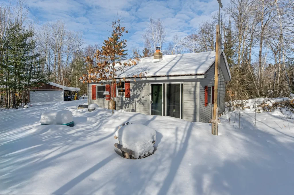 5897 Mclain Dr, Fence