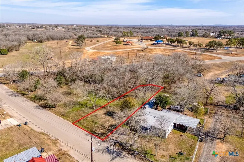 1018 N Hackberry Avenue, Luling
