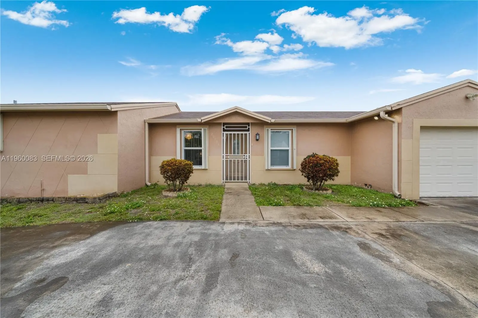 20103 Nw 57th Pl, Hialeah
