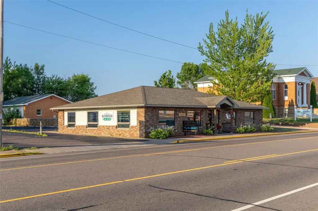 105 Lake Avenue W, Ladysmith
