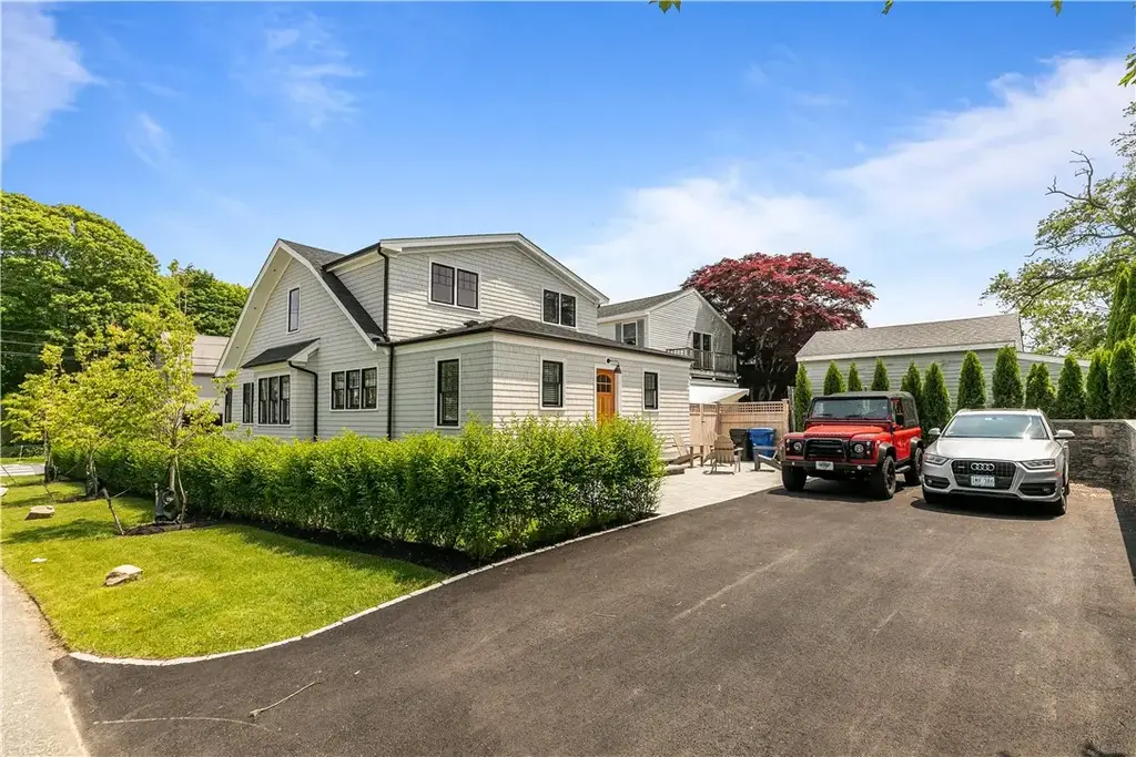 109 Carroll Ave, Newport