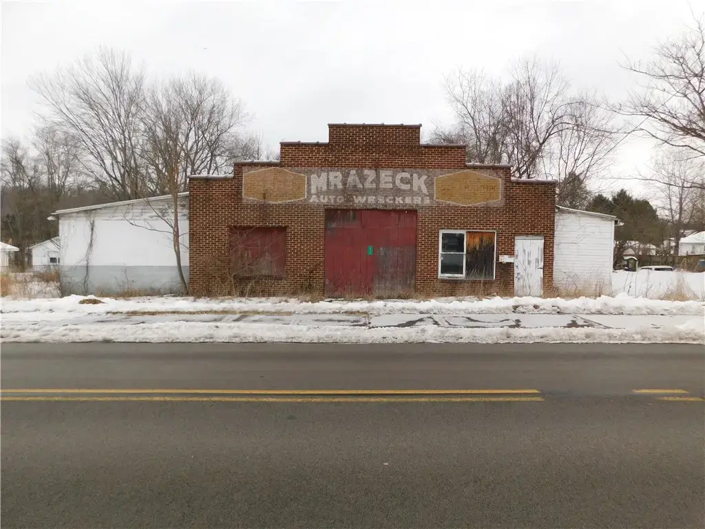 330 River Avenue, Masontown