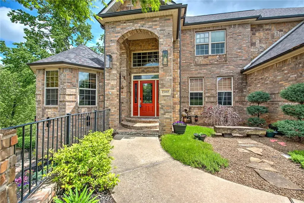 1502 Ne Bluff Spring Avenue, Bentonville