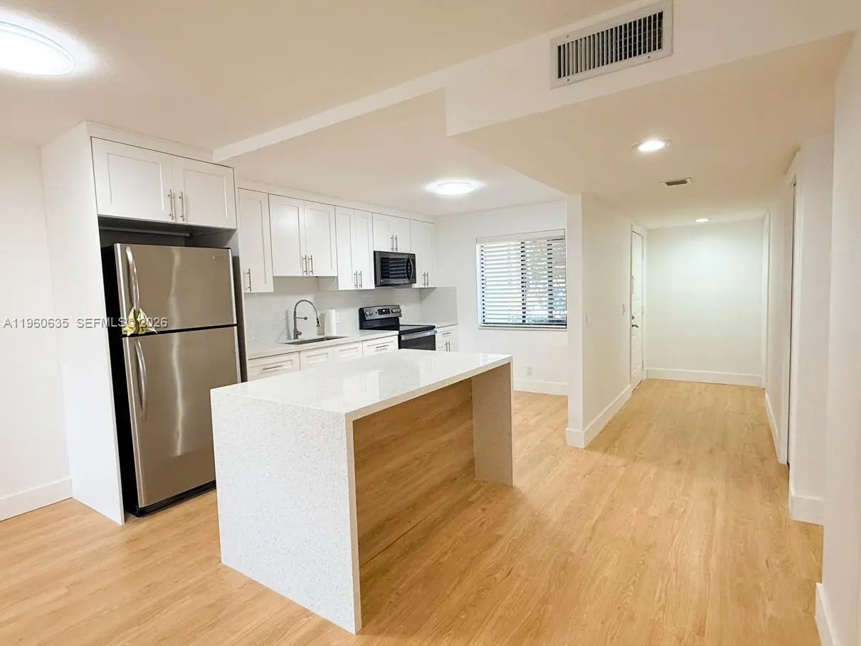 Photo of Listing #A11960635