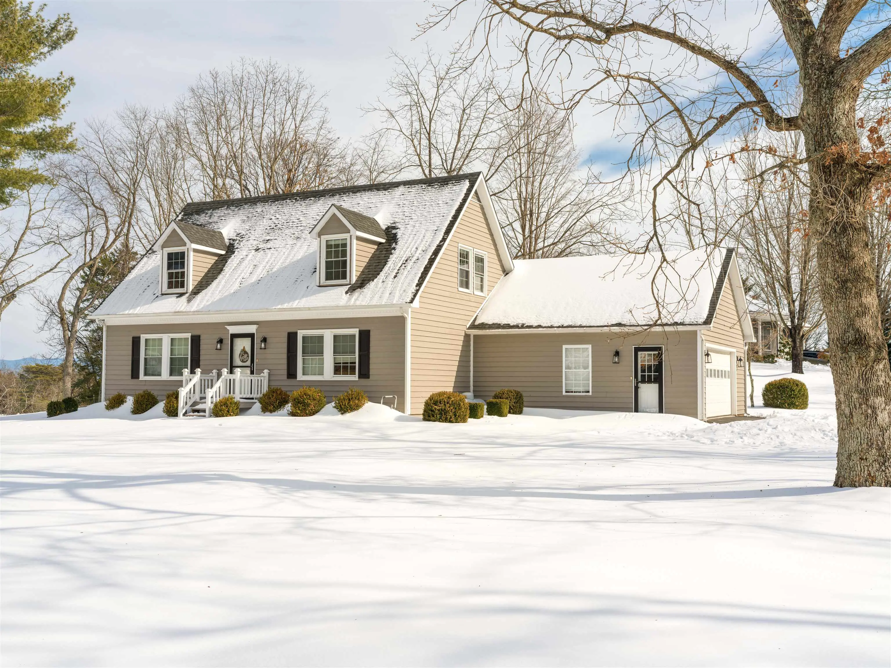 1894 Hawksbill Rd, Mcgaheysville