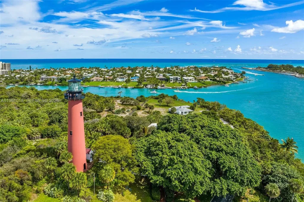 219 Colony Rd, Jupiter Inlet Colony