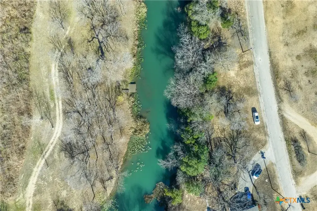 528 Nw River Road, Martindale
