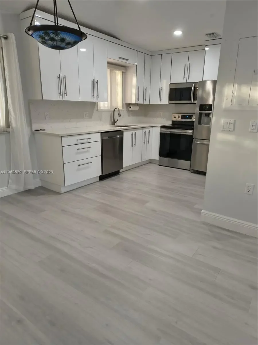 Photo of Listing #A11960579